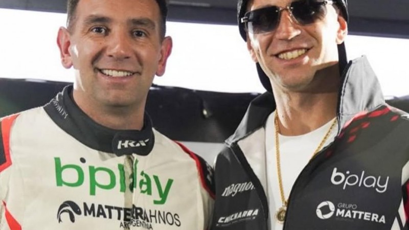 "Dibu" Martínez, en modo "tuerca", acompañó a su hermano en la carrera de TC pista